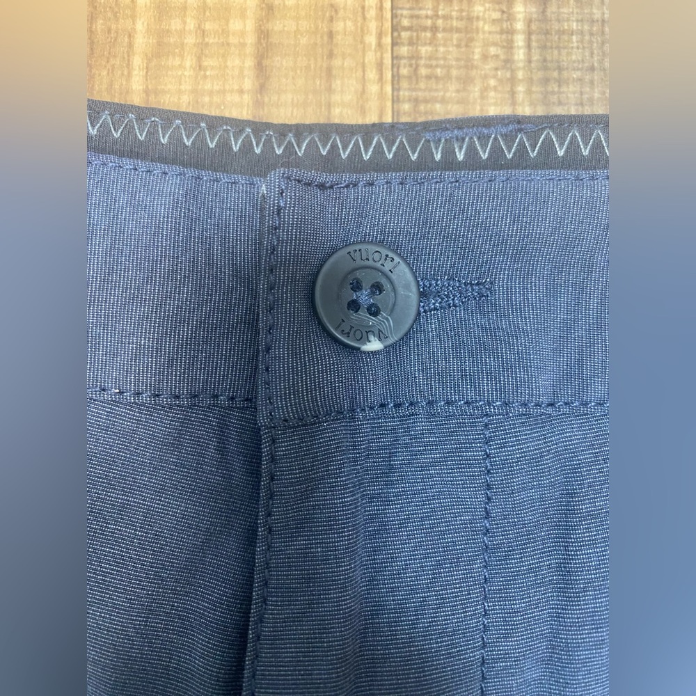 Vuori Aim Shorts Men Size 34 Blue Stretch Lightweight Athletic Activewear V368 - Picture 3 of 6